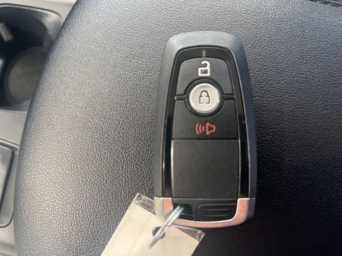 Used 2021 Ford Edge SE image 21