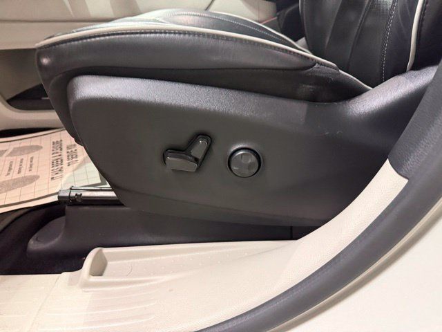 Used 2021 Chrysler Pacifica Limited AWD/4WD image 10