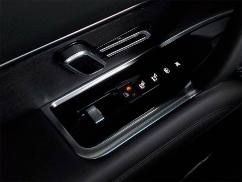 New 2025 Land Rover Range Rover SE image 34