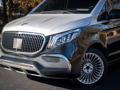 Used 2017 Mercedes-Benz Metris Passenger image 2