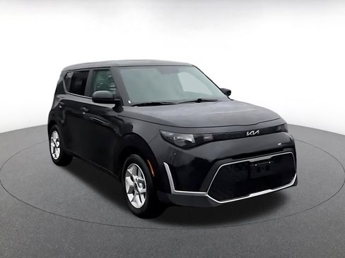 Used 2025 Kia Soul LX w/ LX Technology Package image 3