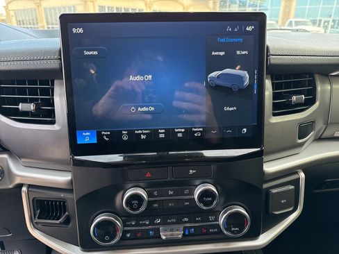 Used 2022 Ford Expedition XLT image 23