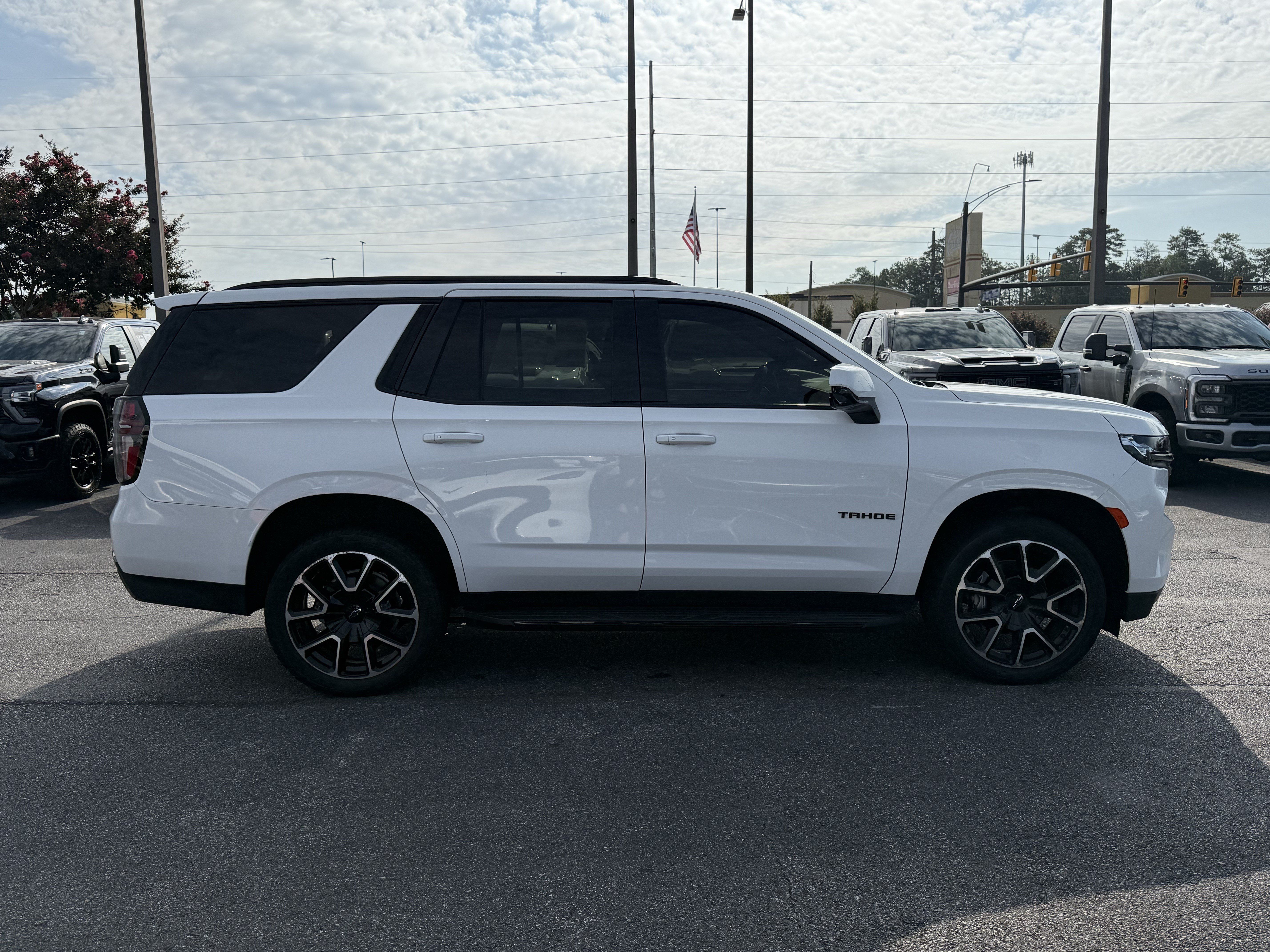 Used 2021 Chevrolet Tahoe RST w/ Luxury Package RWD image 12