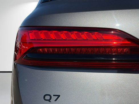 Used 2025 Audi Q7 3.0T Prestige image 10