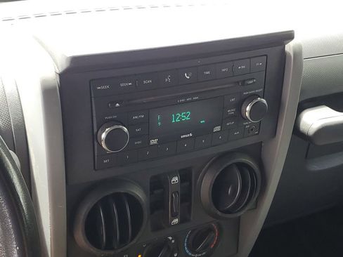 Used 2009 Jeep Wrangler Unlimited Rubicon w/ Dual Top Group AWD/4WD image 27