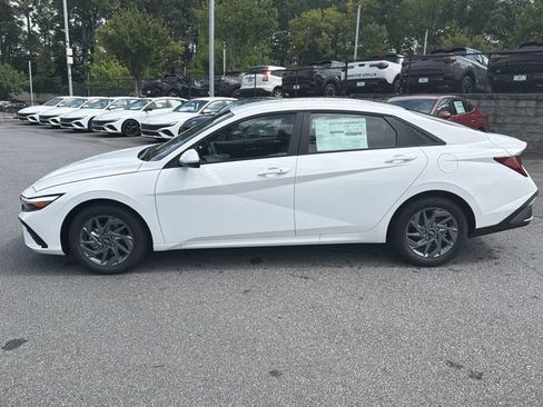 New 2026 Hyundai Elantra Hybrid FWD image 4