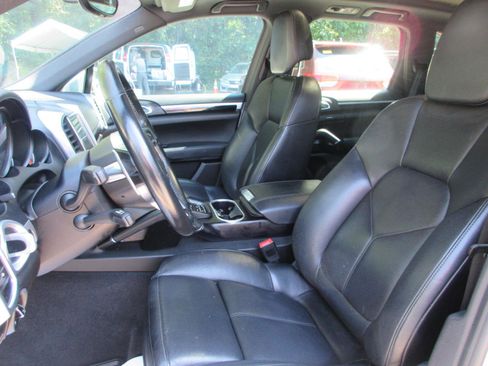 Used 2018 Porsche Cayenne S AWD/4WD image 15