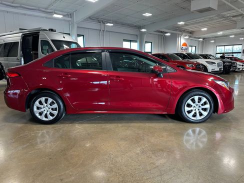 Used 2025 Toyota Corolla LE image 9