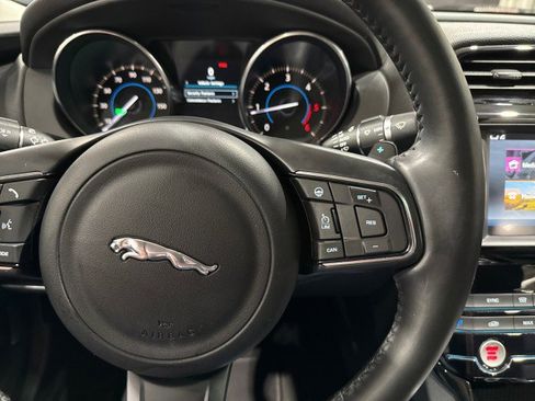 Used 2017 Jaguar XE Premium image 71