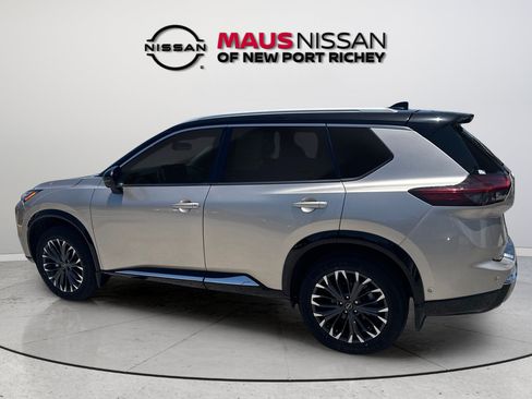 Certified 2024 Nissan Rogue Platinum FWD image 8