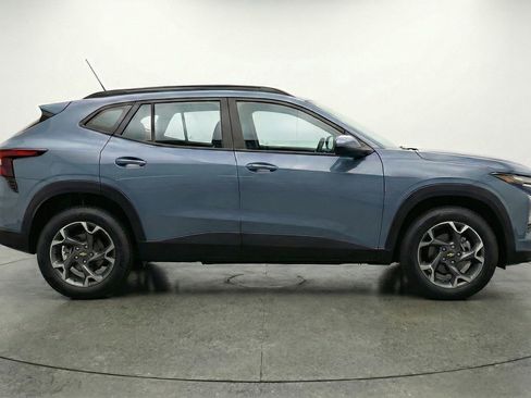 Used 2025 Chevrolet Trax LT image 11