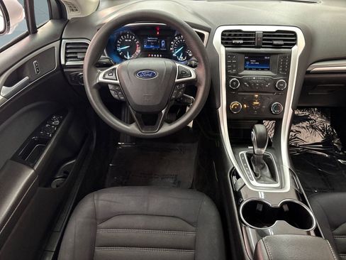 Used 2014 Ford Fusion SE image 4