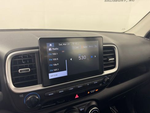 Used 2025 Hyundai Venue SEL image 15