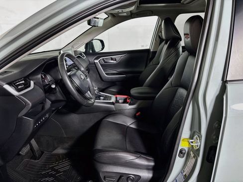 Used 2021 Toyota RAV4 TRD Off-Road AWD/4WD image 11