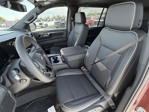 New 2026 Chevrolet Suburban Premier image 20