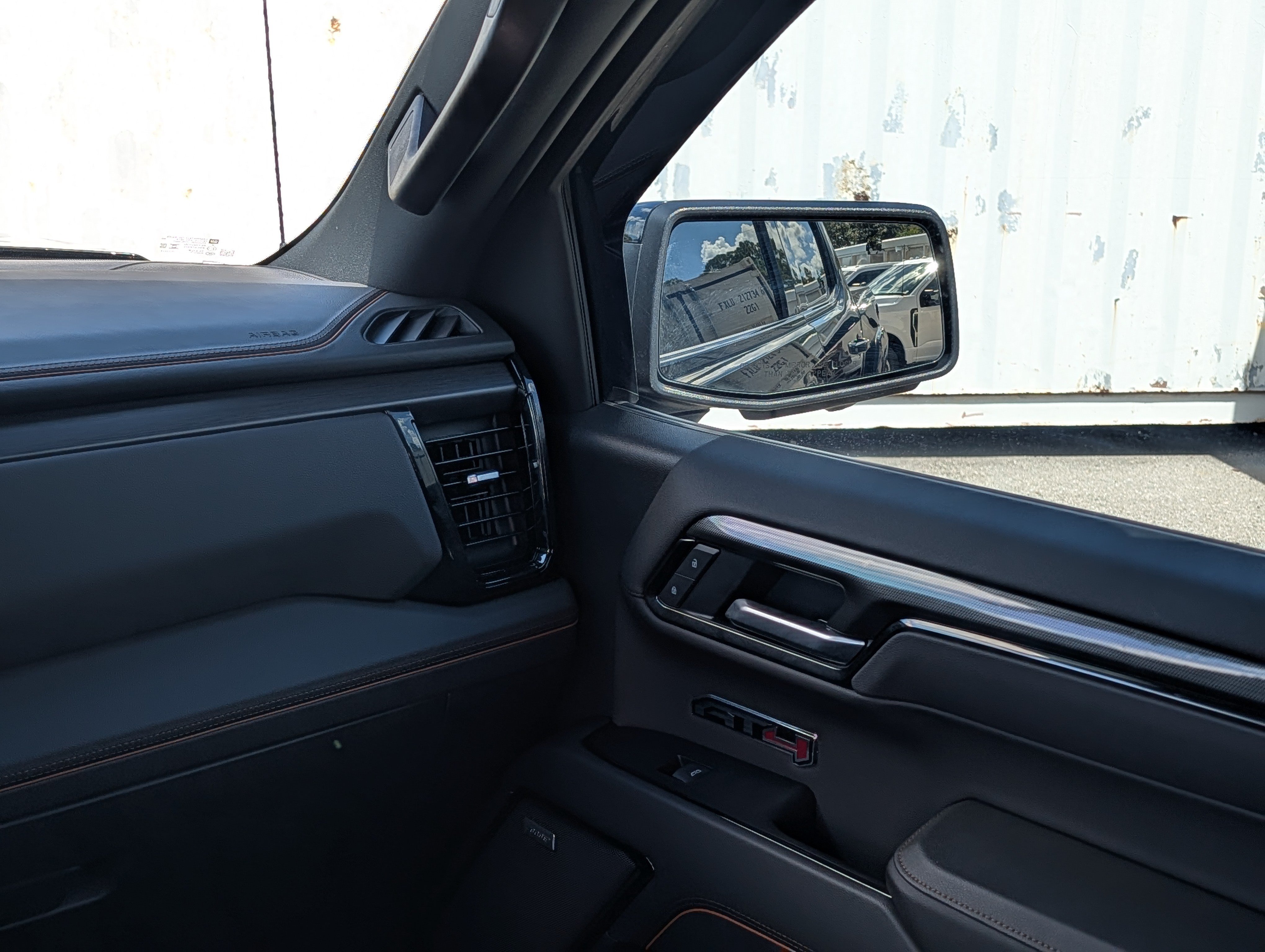 Used 2025 GMC Sierra 1500 AT4 w/ Technology Package AWD/4WD image 41