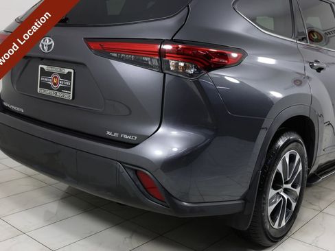 Used 2022 Toyota Highlander XLE AWD/4WD image 45