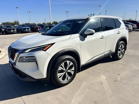 Certified 2021 Nissan Rogue SV image 3