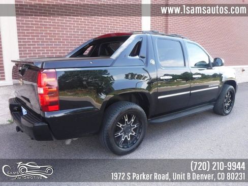 Used 2013 Chevrolet Avalanche LTZ image 3