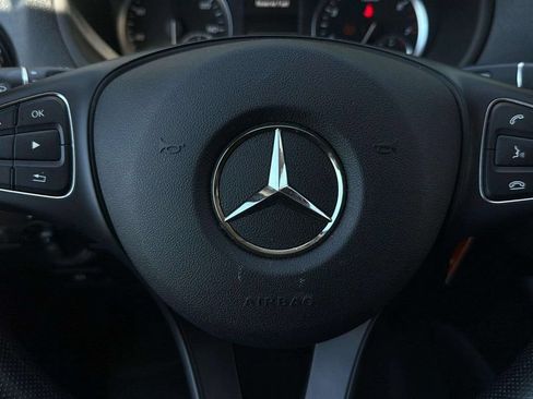 Used 2023 Mercedes-Benz Metris image 12