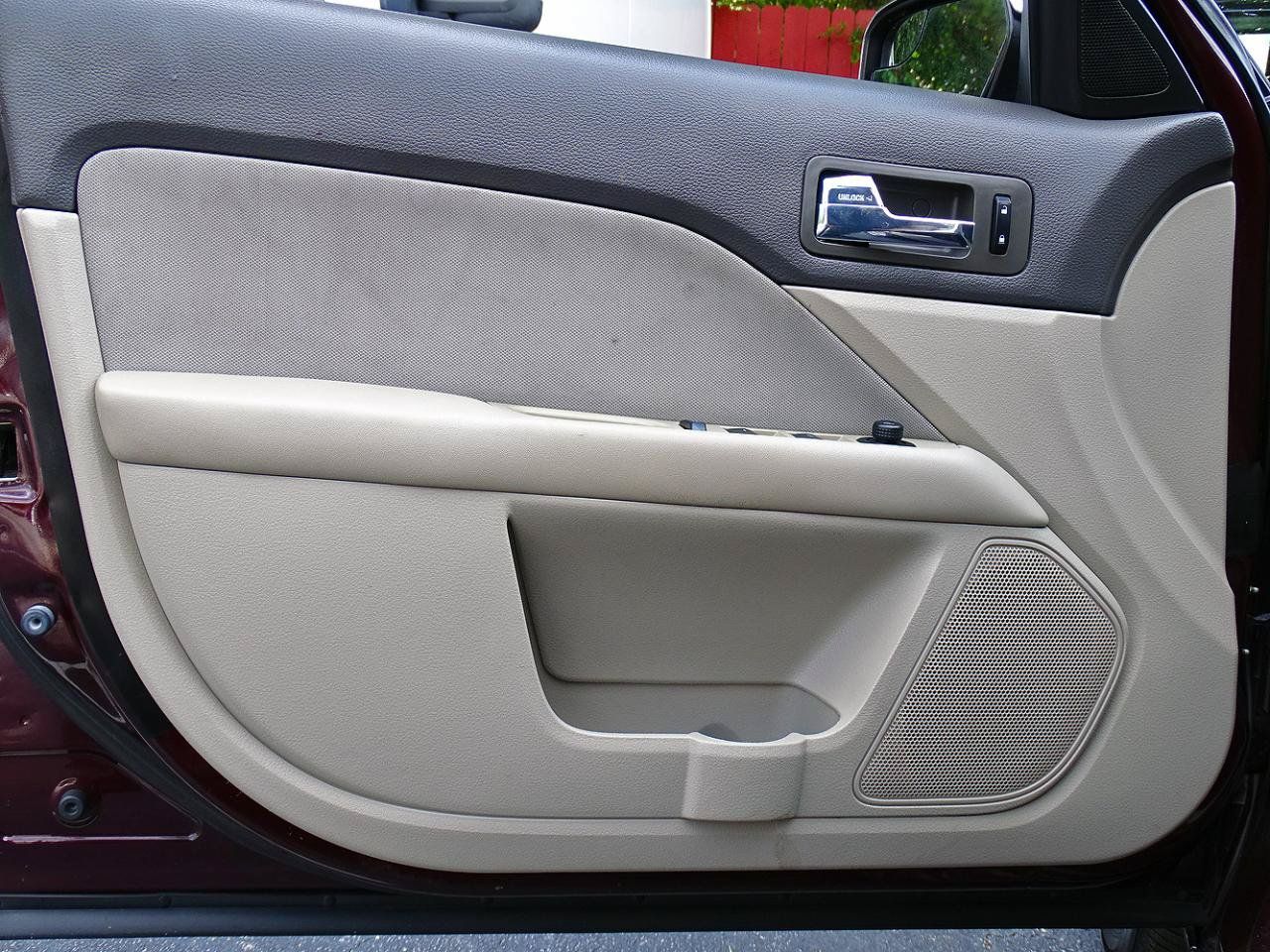 Used 2011 Ford Fusion SE FWD image 25