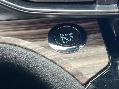 Used 2022 Ford Explorer Limited image 24