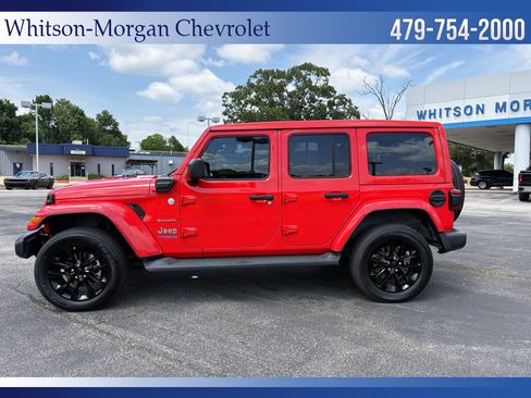 Used 2022 Jeep Wrangler Unlimited Sahara AWD/4WD image 8