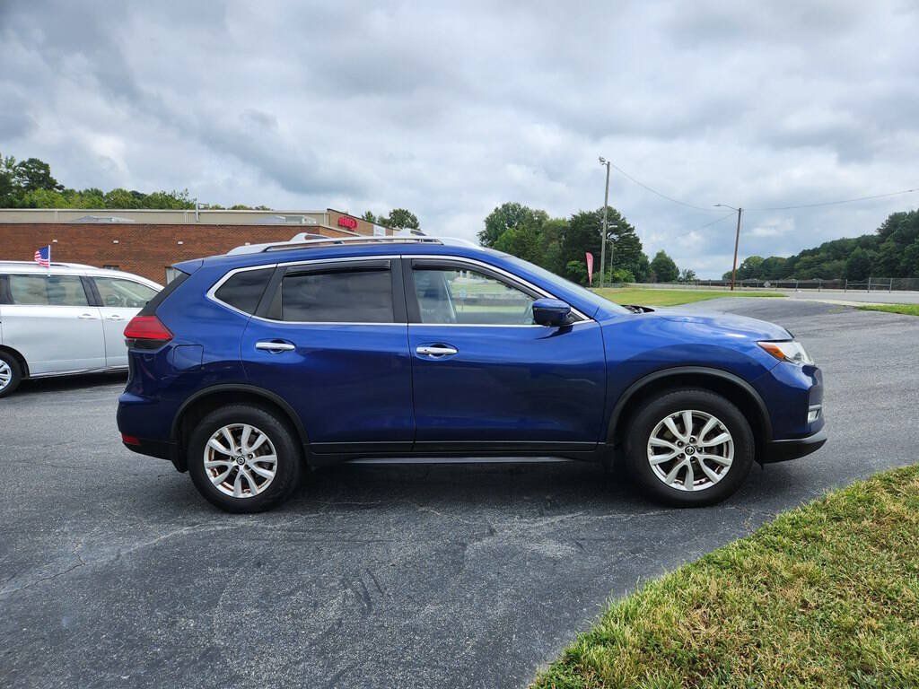 Used 2017 Nissan Rogue SV w/ SV Premium Package AWD/4WD image 4