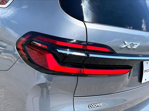 Used 2023 BMW X7 xDrive40i w/ Premium Package AWD/4WD image 21