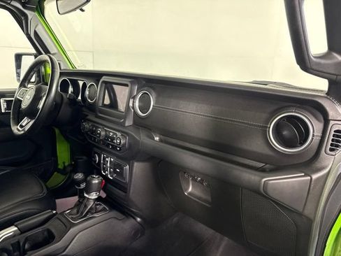 Used 2018 Jeep Wrangler Unlimited Sahara w/ Cold Weather Group AWD/4WD image 33