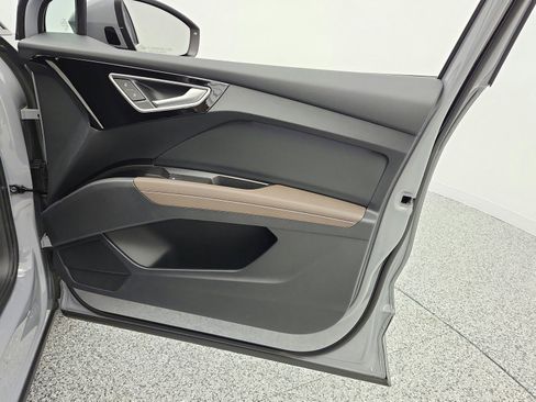 Used 2024 Audi Q4 e-tron Premium Plus w/ Premium Plus image 21