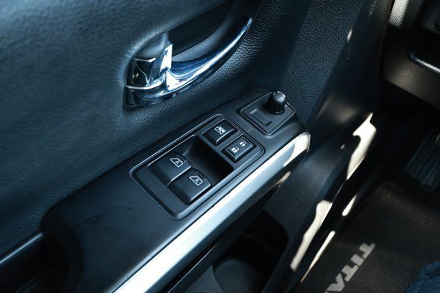 Used 2018 Nissan Titan SV w/ SV Convenience Package AWD/4WD image 22