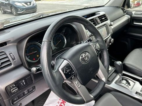 Used 2018 Toyota 4Runner SR5 Premium image 15