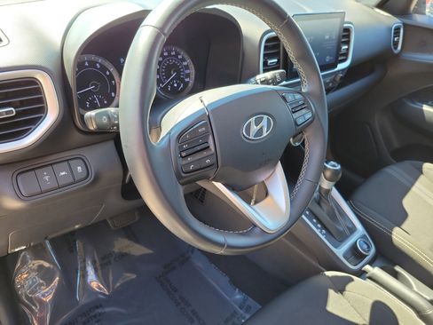 Used 2022 Hyundai Venue SEL image 9