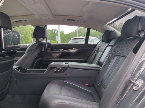 Used 2022 BMW M760i xDrive AWD/4WD image 43