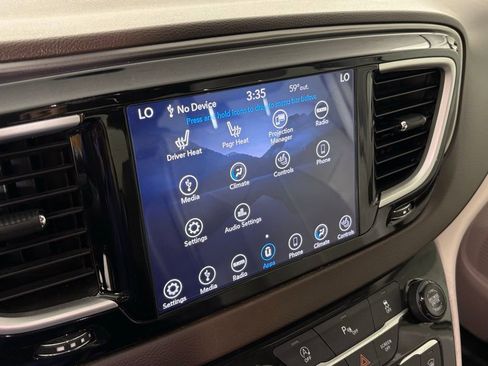 Used 2018 Chrysler Pacifica Touring-L w/ Premium Audio Group image 27