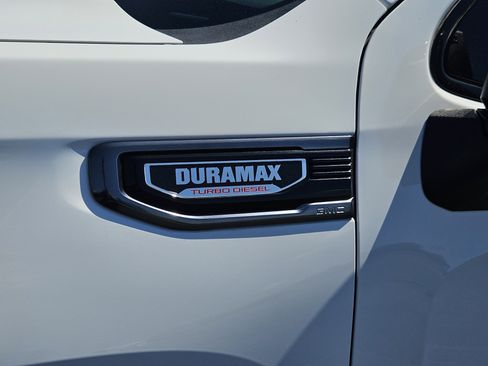 Used 2023 GMC Sierra 1500 AT4 w/ AT4 Premium Package AWD/4WD image 7