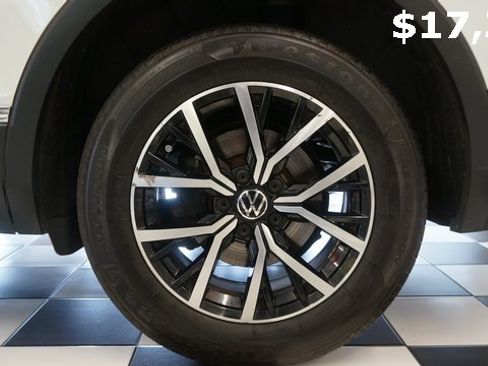 Certified 2021 Volkswagen Tiguan SE image 72