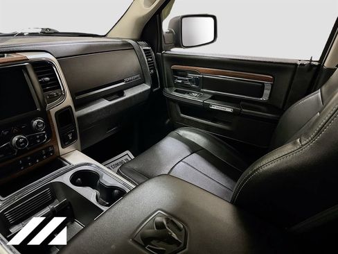 Used 2018 RAM 1500 Laramie w/ Convenience Group AWD/4WD image 8