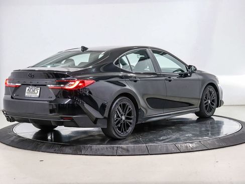 Used 2025 Toyota Camry SE w/ Convenience Package FWD image 4