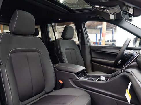 New 2026 Jeep Grand Cherokee Laredo image 31