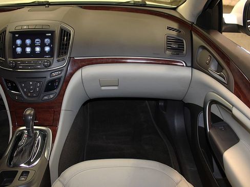 Used 2016 Buick Regal FWD image 29