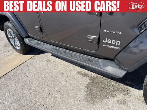 Used 2018 Jeep Wrangler Unlimited Sahara AWD/4WD image 31