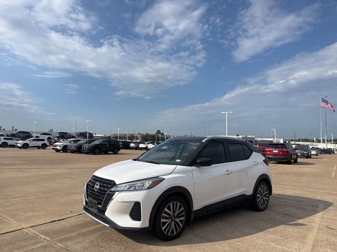 Certified 2024 Nissan Kicks SV FWD image 9