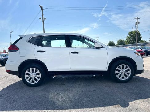 Used 2017 Nissan Rogue S AWD/4WD image 3