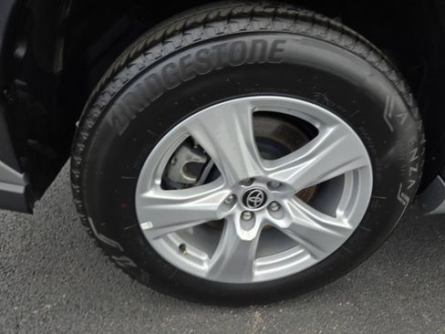 Used 2025 Toyota Highlander LE FWD image 45