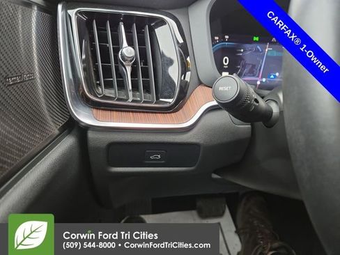 Used 2024 Volvo S60 B5 Plus image 20