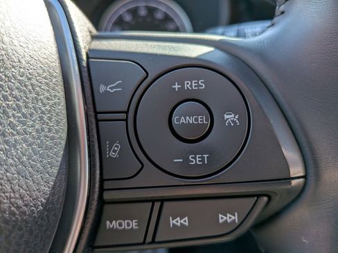 Certified 2021 Toyota Venza LE w/ Carpet Mat Package (TMS) image 14