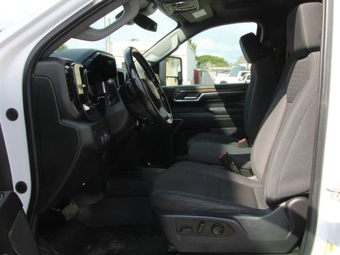 Used 2024 Chevrolet Silverado 2500 LT image 9