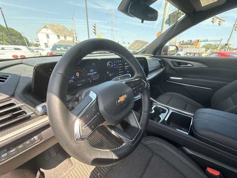 Used 2025 Chevrolet Traverse LT w/ Driver Confidence Package AWD/4WD image 10
